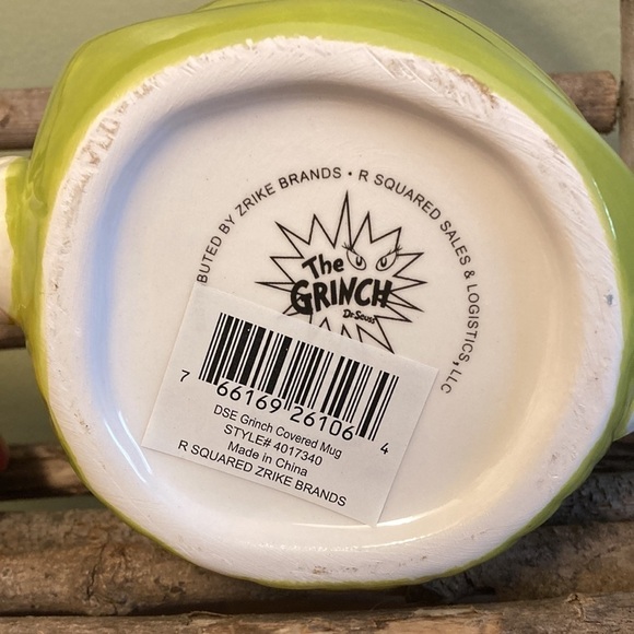 NEW DR. SEUSS SANTA GRINCH 65TH ANNIVERSARY COVERED MUG - Picture 7 of 12